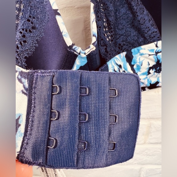 NWT Soma Embraceable Geo Lace
Racerback Underwire Bra 34 DDD Floral Navy #0481 - Picture 8 of 13